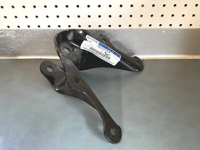 福特原始设备制造商 NOS F57Z-5775-A 前弹簧支架 1986 - 1997 福特 Ranger — 第 1/3 张图片