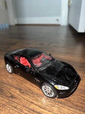 Coche modelo diecast Burago 1/24 Maserati GranTurismo Foto 1 de 4