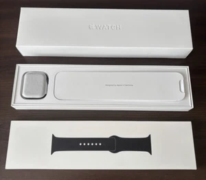 Apple Watch Series 6 44mm space grey z czarnym paskiem sportowym - (GPS) (M00H3B/A) - Zdjęcie 1 z 12