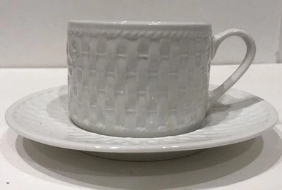 Juego de 4 tazas y platillos planos de mimbre Oneida Gourmet Collection (piedra) 8 piezas Foto 1 de 4