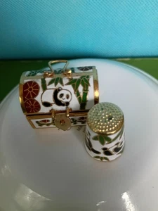 Vintage 2 Stück Panda Fingerhut und Truhe Cloisonne handbemalt selten Set - Bild 1 von 8