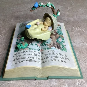 Vintage Enesco 1984 Rock-A-Bye Baby Spieluhr Wiege Rocks Side to Side - funktionstüchtig - Bild 1 von 6