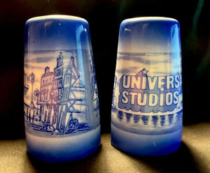 Beautiful BLUE and WHITE Vtg Universal Studios Ceramic Salt & Pepper Shaker Set - Picture 1 of 12