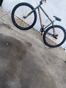 GT Bike Size 29 - Picture 1 of 3