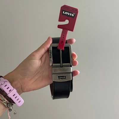 Cinturón reversible Levi's para hombre negro marrón plateado hebilla talla 34 clásico occidental Foto 1 de 4