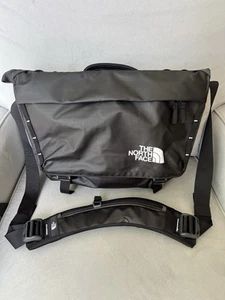 The North Face Base Camp Voyager Messenger Crossbody Sling Bag, Size 12L. Clean - Bild 1 von 11