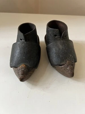 Ancienne paire de sabot breton bois cuir art populaire XIX - Photo 1/4