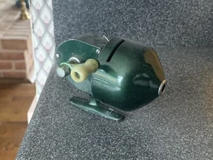 Vintage 1954 Shakespeare Spin Wondereel No. 1750 Model FG Fishing Reel Locked Up - Picture 1 of 2