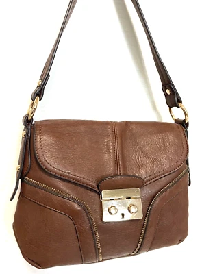 ENCANTADOR CHARLIE Bolso de Hombro Marrón Chocolate Imitación Cuero Detalle Cremallera Usado en Excelente Condición Foto 1 de 4