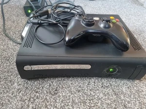 Xbox 360 Elite 120GB Console Black With Controller And Leads - WONT READ DISCS - Picture 1 of 6