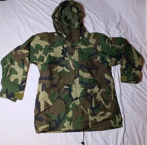 US MILITARY ECWCS GORE TEX COLD WEATHER WOODLAND CAMO PARKA Medium SHORT - Picture 1 of 5