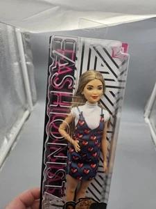 NEU Barbie 2018 Fashionistas #81 Puppe FJF46 Wear Your Heart Petite Body Kira - Bild 1 von 5