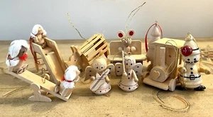 Vintage YULE TOTS ornamenti in legno naturale - albero di Natale in legno, angeli, pagliaccio, topo lotto 9 - Foto 1 di 19