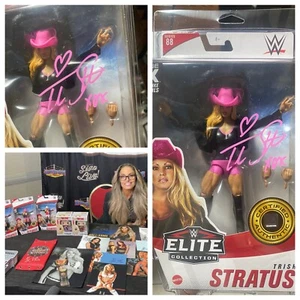 AUTOGRAPHED TRISH STRATUS ELITE FIGURE SERIES 88 - Picture 1 of 5