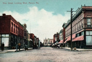 Macon MO Missouri Vine Street Postcard - Picture 1 of 3