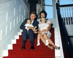 Impresión fotográfica 42 del presidente John F. Kennedy con su familia 8x10 - Imagen 1 de 2