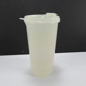 Tupperware 261-11 Clear Storage Container w Lid Flip-Top Seal Lid 564-1 - Picture 1 of 3