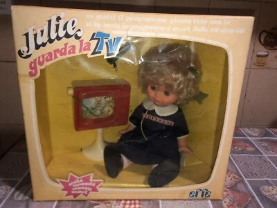 Julie Guarda La Tv Effe Bambole Franca Bambola Vintage Anni 80 - Photo 1/4