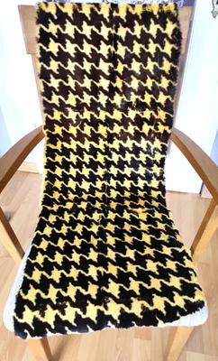 Kaninchen Decke, gelb-schwarz 114 cm x 38 cm - Bild 1 von 4