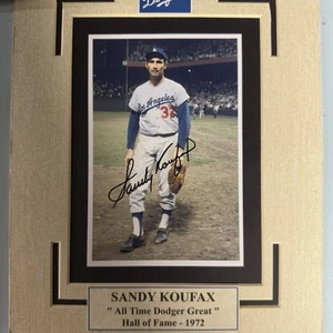 Sandy Koufax signed 5x7 Photo In a 8x10 Matt, with COA . HOF - Picture 1 of 2