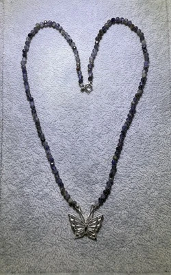 "Collar mariposa de plata de ley con cuentas de iolita de 17""" Foto 1 de 3