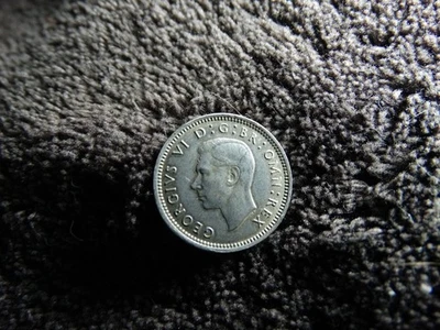 Moneda de plata de 3 peniques 1943 Gran Bretaña - fecha menos común Foto 1 de 2