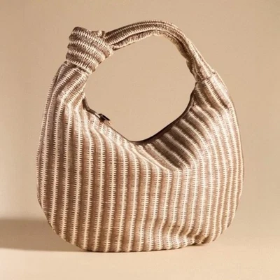 Bolso Anthropologie Melie Bianco The Brigitte Edición Media Luna Rafia NUEVO Foto 1 de 4