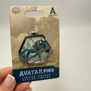 Disney Parks Pandora World of Avatar Traje AMP Prendedor de lanzamiento limitado Nuevo con etiquetas - Imagen 1 de 4