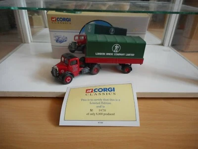 Corgi Classics Bedford Articulated London Brick Company en rouge/vert dans sa... - Photo 1/3