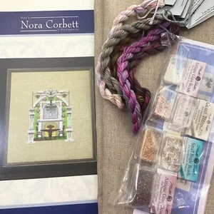 Wichelt Nora Corbett tabella punto croce casa delle bambole la sala da pranzo kit biancheria bds - Foto 1 di 1