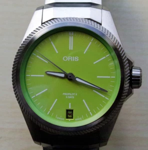 Oris ProPilot X Kermit Edition Ref 01 400 7778 7157-Set NEU FULL SET - Picture 1 of 9