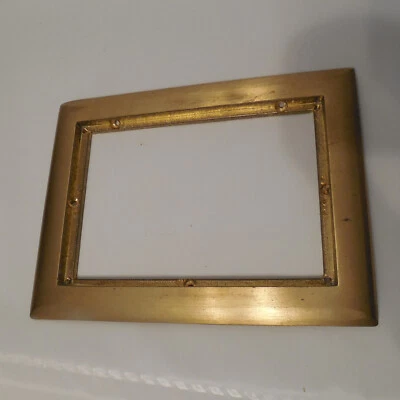 Brida de alfombra de latón Hubbell SB3084 para caja de piso ¡agujeros adicionales! Foto 1 de 3