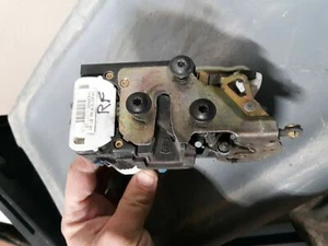 2003 CHEVROLET TRAILBLAZER RIGHT FRONT DOOR LATCH LOCK ACTUATOR OEM - Picture 1 of 3
