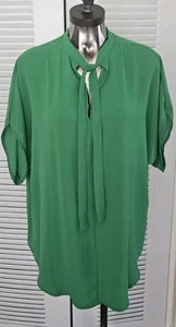 Damenbluse Kurzarm grün vorne zum Binden Größe Large. - Bild 1 von 4