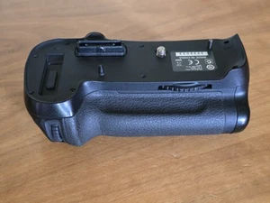 Genuine Nikon MB-D12 Battery Grip For D800 D800E & D810 - M2627 - Picture 1 of 6