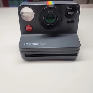 Fotocamera istantanea Polaroid NOW Gen 2 nera I-Type fotocamera istantanea - Foto 1 di 5
