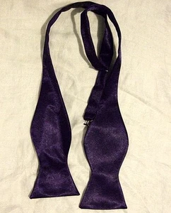 COOL VINTAGE STYLE SHAPE PURPLE SATIN SELF TIE BOW TIE THINK 007 EVENING PROMS - Picture 1 of 1