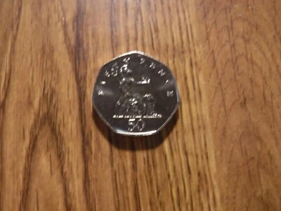ONE GREAT BRITAIN 50 PENCE 1982 UNCIRCULATED COIN (G222) - Image 1 of 2