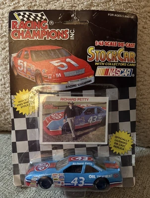 Racing Champions Richard Petty Stock Car con tarjeta de coleccionista NUEVO Foto 1 de 3