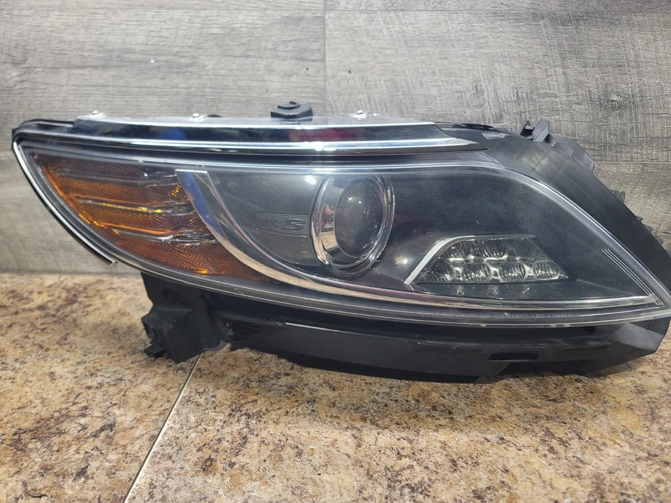 2013 -  2016 LINCOLN MKS Right Passenger Headlamp Hid OEM DA 53-13005-AN - Image 1 of 4