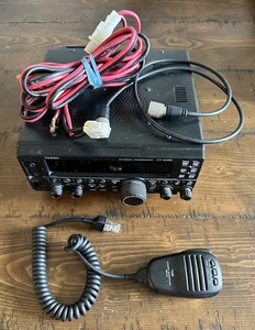 Transceptor Yaesu FT-450D HF/50 MHz 100 W Todos los Modos + Cables + Micrófono Radio HAM - Imagen 1 de 9