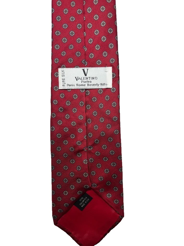 Medalhão geométrico Valentino Pietro 100% seda gravata vermelha feito nos EUA falhas nas costas - Imagem 1 de 4