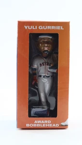 Guante de Oro Yuli Gurriel MLB Houston Astros SGA Bobblehead Award 2022 NUEVO - Imagen 1 de 7