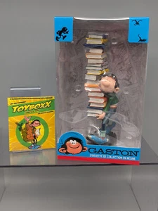 Gastón lleva la pila de libros resina figura estatua Collectoys 23cm - Imagen 1 de 4
