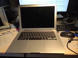 MacBook Air A1369 i5 128Gb BATT + ALIMENTATORE ANNO 2011 NON FUNZIONANTE - Foto 1 di 7