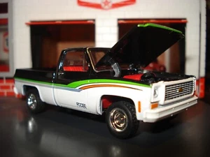 Camión Chevrolet Cheyenne 1973 carrocería cuadrada edición personalizada camioneta Foose M2 1/64 - Imagen 1 de 4