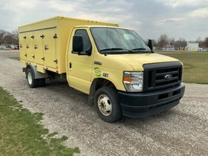 2022 Ford E-Series Chassis COLD CAR REEFER/REFRIGERATED CUTAWAY CHASSIS E-450 - - Picture 1 of 16