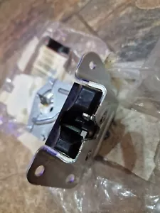 GENUINE NEW MITSUBISHI OUTLANDER 2006-14 REAR BOOT DOOR LOCK 5808A129 - Picture 1 of 5