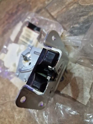 GENUINO NUEVO MITSUBISHI OUTLANDER 2006-14 MALETERO TRASERO CERRADURA PUERTA 5808A129 Foto 1 de 4