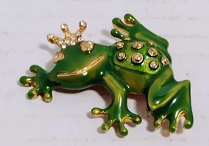 VINTAGE GREEN ENAMEL GOLD TONE RHINESTONE FROG PRINCE COSTUME JEWELRY BROOCH - Picture 1 of 5